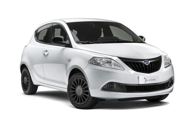 Nuova Lancia Ypsilon, il tavolino interno a forma rotonda è già un meme