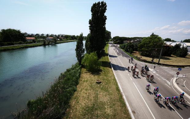 In arrivo assicurazione, casco, targa e frecce obbligatorie per le bici 