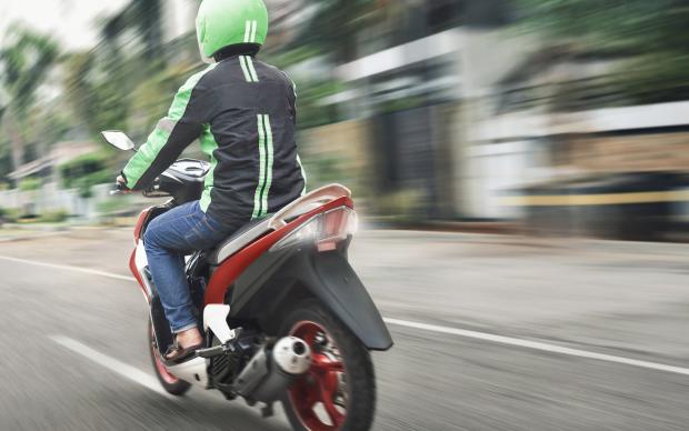 Moto e scooter: attenzione alla corretta posizione della targa -  Motociclismo