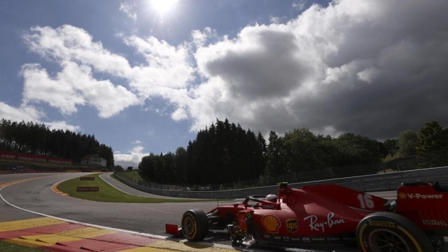 La Ferrari di Charles Leclerc nella terza sessione di prova a Spa-Francorchamps. Lapresse