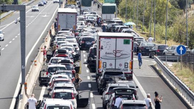 Nei weekend estivi è previsto il blocco del traffico pesante. Ansa