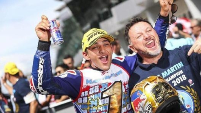 Jorge Martin esultante per il suo titolo del 2018 in Moto3 vinto nel Team Gresini: lo spagnolo debutterà quest’anno in MotoGP