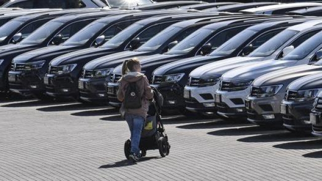 Il ministro Giorgetti ipotizza il ritorno degli incentivi auto