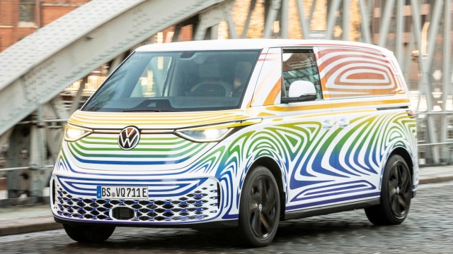 Il furgoncino elettrico Volkswagen ID.Buzz arriverà nell'autunno 2022