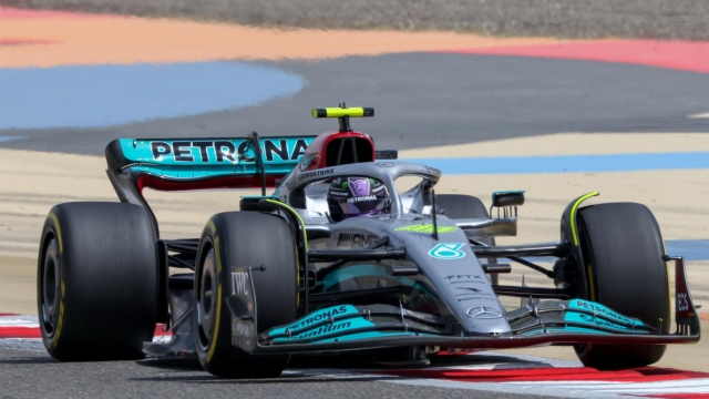 Mercedes' British driver Lewis Hamilton drives during the third day of Formula One (F1) pre-season testing at the Bahrain International Circuit in the city of Sakhir on March 12, 2022. (Photo by Giuseppe CACACE / AFP)