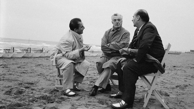 Vittorio De Sica con Moris Ergas e Roberto Rossellini a Venezia nel 1959 Ansa