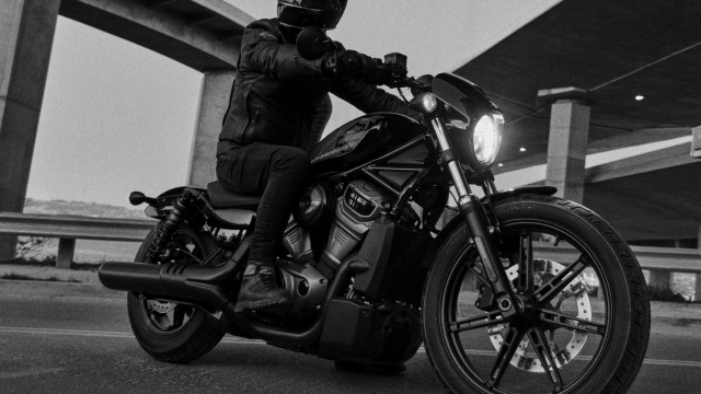 La nuova Harley Davidson Nightster è dotata di tre mappe motore che variano l'erogazione, l'intervento del traction control e il freno motore