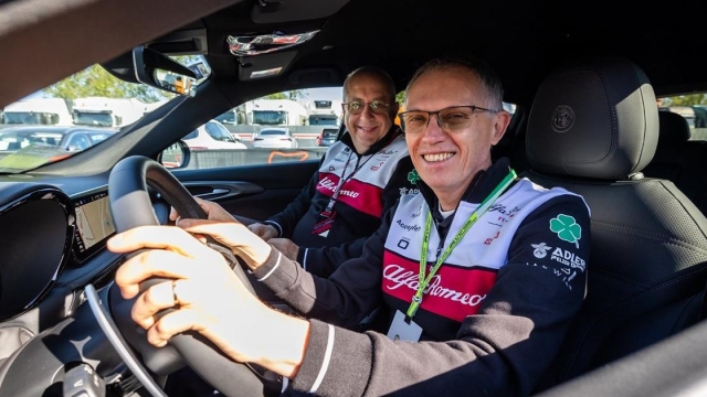 Carlos Tavares e Jean-Philippe Imparato sull'Alfa Romeo Tonale a Imola