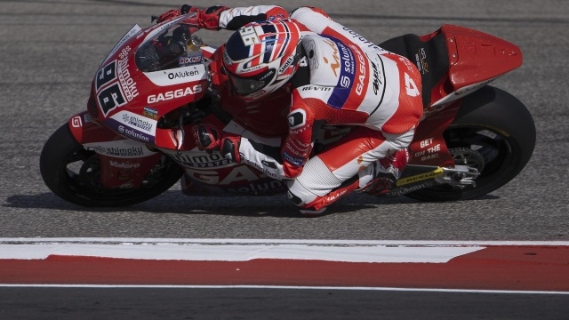 AUSTIN, TEXAS - APRIL 08: Jake Dixon of Great Britain and GasGas Aspar Team rounds the bend during the MotoGP Of The Americas - Free Practice on April 08, 2022 in Austin, Texas.   Mirco Lazzari gp/Getty Images/AFP == FOR NEWSPAPERS, INTERNET, TELCOS & TELEVISION USE ONLY ==