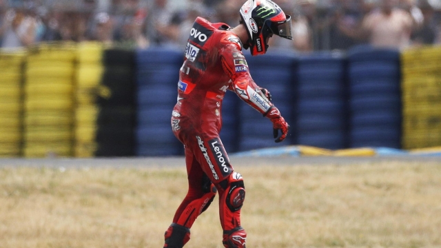 epa09948770 Italian MotoGP rider Francesco Bagnaia of Ducati Lenovo Team reacts following a crash during the MotoGP race at the French Motorcycling Grand Prix in Le Mans, France, 15 May 2022.  EPA/YOAN VALAT