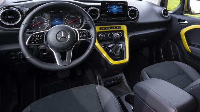 Tra i contenuti di Mercedes Classe T, il sistema infotainment su base Mbux