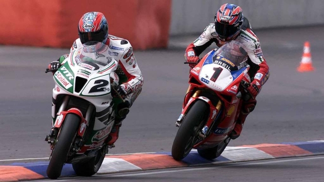 La rivalità tra Bayliss e Colin Edwards è entrata nella storia del motociclismo da corsa