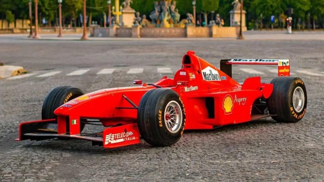 La Ferrari F300, monoposto di F1 del 1998 guidata da Michael Schumacher, venduta durante la Monterey Car Week 2022