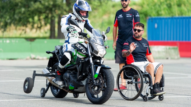 Bmw Motorrad e l'associazione Diversamente Disabili assieme per un corso di guida moto per persone con disabilità