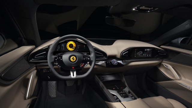 L'abitacolo della Ferrari Purosangue è dotato di due schermi