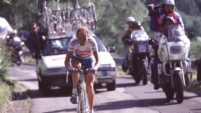 Marco Pantani in azione sul Mortirolo nel 1994