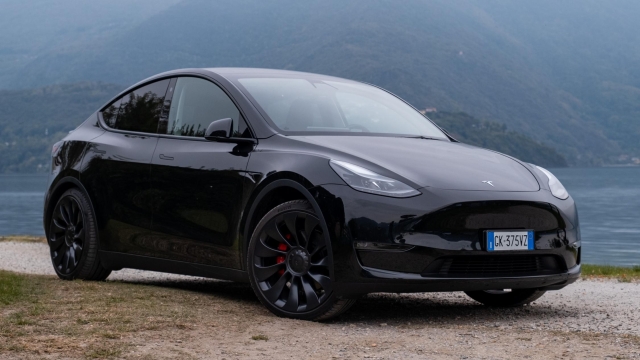 Tesla Model Y è tra le auto elettriche più efficienti oggi disponibili