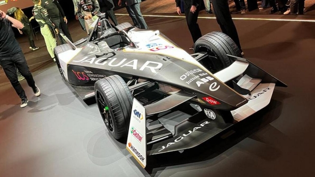 Livrea asimmetrica per la nuova Formula E di Jaguar