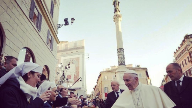 Papa Francesco durante l'ultima celebrazione dell'Immacolata Concezione in Piazza di Spagna a Roma - Instagram/franciscus