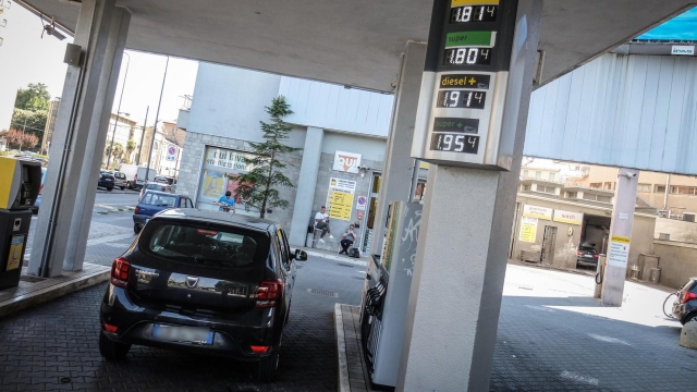 Prezzi dei carburanti bassi ai distributori per il periodo di Ferragosto, 11 agosto 2022. ANSA/MATTEO CORNER