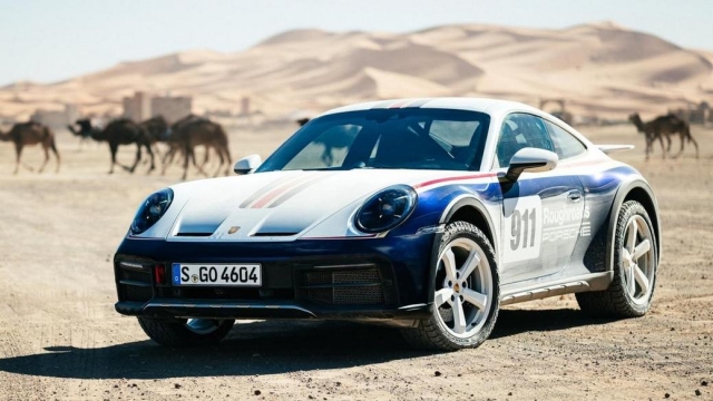 La 911 Dakar conferma lo stile del leggendario modello, esaltato da dettagli fuoristradistici