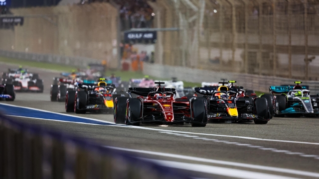 Start of the race: 16 LECLERC Charles (mco), Scuderia Ferrari F1-75, 16 LECLERC Charles (mco), Scuderia Ferrari F1-75, 44 HAMILTON Lewis (gbr), Mercedes AMG F1 Team W13, 11 PEREZ Sergio (mex), Red Bull Racing RB18, action during the Formula 1 Gulf Air Bahrain Grand Prix 2022, 1st round of the 2022 FIA Formula One World Championship, on the Bahrain International Circuit, from March 18 to 20, 2022 in Sakhir, Bahrain - Photo Florent Gooden / DPPI (Photo by FLORENT GOODEN / Florent Gooden / DPPI via AFP)