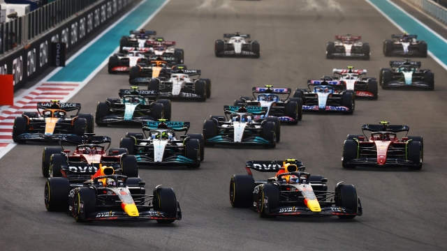 ABU DHABI, UNITED ARAB EMIRATES - NOVEMBER 20: Max Verstappen of the Netherlands driving the (1) Oracle Red Bull Racing RB18 and Sergio Perez of Mexico driving the (11) Oracle Red Bull Racing RB18 lead the field into turn one at the start during the F1 Grand Prix of Abu Dhabi at Yas Marina Circuit on November 20, 2022 in Abu Dhabi, United Arab Emirates. (Photo by Mark Thompson/Getty Images)