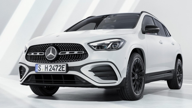 Mercedes-Benz GLA 250 e (preliminary figures: fuel consumption combined, weighted: 1.4-1.1 l/100 km; CO2 emissions combined, weighted: 31-24 g/km; electricity consumption combined, weighted: 23.8-21.1 kWh/100 km)
Information on fuel consumption, CO2 emissions, electricity consumption and range is provisional and was determined internally in accordance with the "WLTP test procedure" certification method. Neither confirmed values from an officially recognised testing organisation nor an EC type approval nor a certificate of conformity with official values are available to date.. Deviations between the data and the official values are possible.
