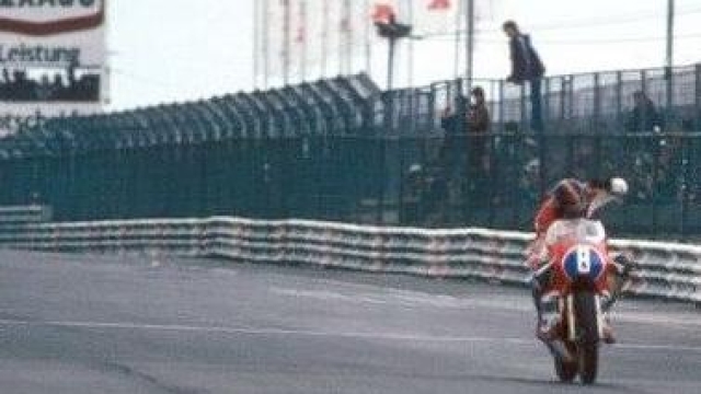 Ekerold davanti a Mang nell'ultima gara del mondiale al Nurburgring nel 1980 (002)