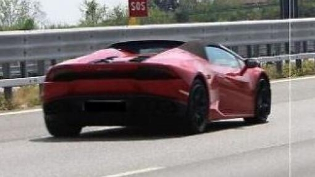 La Lamborghini lanciata sull'autostada A21 Ansa