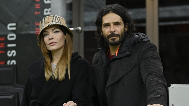 MILAN, ITALY - JANUARY 08:  Laura Chiatti and Marco Bocci attend before the Serie A match between AC MIlan and AS Roma at Stadio Giuseppe Meazza on January 08, 2023 in Milan, Italy. (Photo by Claudio Villa/AC Milan via Getty Images)
