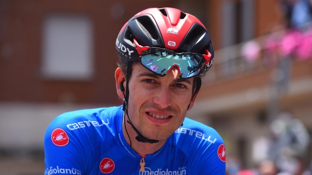(FILES) Team Bahrain rider Switzerland's Gino Mader wearing the best climber's blue jersey, poses prior to the start of the seventh stage of the Giro d'Italia 2021 cycling race, 181 km between Notaresco and Termoli on May 14, 2021. Swiss Cyclist Gino Mader dies from injuries after plunging into ravine on Tour of Switzerland, his team announced on June 16, 2023. (Photo by Dario BELINGHERI / AFP)