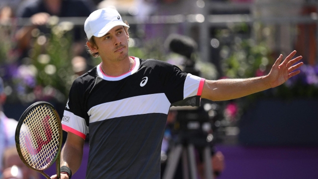 Australia's Alex De Minaur celebrates wining his men's quarter-final match against France's Adrian Mannarino during at the Cinch ATP tennis Championships at Queen's Club in west London on June 23, 2023. De Minaur won the match 6-4,4-6,6-4. (Photo by Daniel LEAL / AFP)