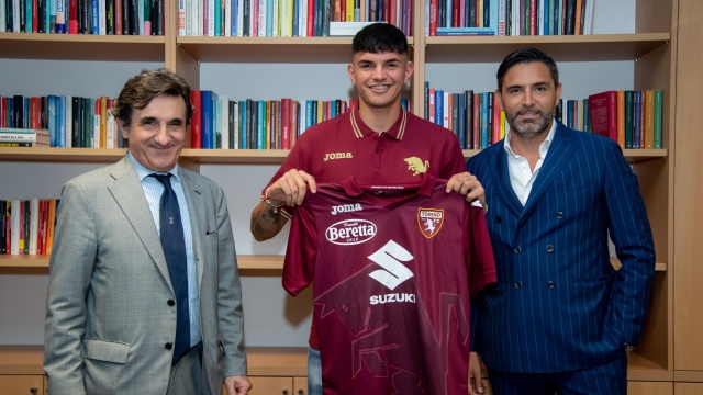 Foto Claudio Furlan/LaPresse 30 Giugno 2023 Milano, Italia - Sport, Calcio - ESCLUSIVA TORINO FC - Serie A, Raoul Bellanova è un nuovo giocatore del Torino FC. Nella foto: Presidente Torino FC Urbano Cairo e Raoul Bellanova  e Davide Vagnati   June 30, 2023 Milan, Italy - Sport, Soccer - EXCLUSIVE TORINO FC - Serie A, Raoul Bellanova new player of Torino FC. In the photo: Urbano Cairo , Raoul Bellanova,  Davide Vagnati