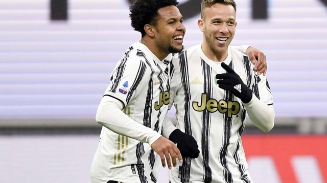 MILAN, ITALY - JANUARY 06: Weston McKennie of Juventus celebrates after scoring his team's third goal with teammates Arthur Melo, Danilo and Dejan Kulusevski during the Serie A match between AC Milan and Juventus at Stadio Giuseppe Meazza on January 06, 2021 in Milan, Italy. Sporting stadiums around Italy remain under strict restrictions due to the Coronavirus Pandemic as Government social distancing laws prohibit fans inside venues resulting in games being played behind closed doors. (Photo by Daniele Badolato - Juventus FC/Juventus FC via Getty Images)