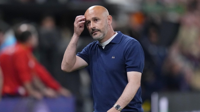 Fiorentina coach Vincenzo Italiano reacts during the Europa Conference League final soccer match between Fiorentina and West Ham at the Eden Arena in Prague, Wednesday, June 7, 2023. (AP Photo/Petr David Josek)