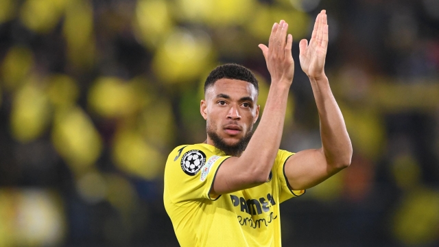 (FILES) In this file photo taken on April 06, 2022 Villarreal's Dutch midfielder Arnaut Danjuma Groeneveld applauds at the end of the UEFA Champions League quarter final first leg football match between Villarreal CF and Bayern Munich at La Ceramica stadium in Vila-real. - Tottenham on January 25, 2023, made their first signing of the January transfer window as Netherlands winger Arnaut Danjuma joined on loan from Villarreal for the rest of the season. (Photo by Christof STACHE / AFP)