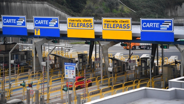 Corsie preferenziali Telepass al casello di Genova Aeroporto.16 febbraio 2017 a Genova. ANSA/ LUCA ZENNARO