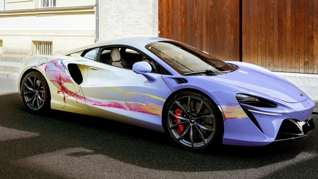 La speciale combinazione di viola e giallo della McLaren Artura di Cevin Parker