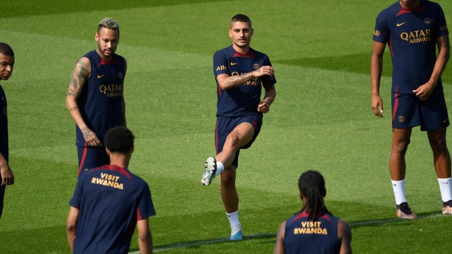Paris Saint-Germain's Italian midfielder Marco Verratti (C) takes part in a training session at the new "campus" of French L1 Paris Saint-Germain (PSG) football club at Poissy, some 30kms west of Paris on July 20, 2023, ahead of the club's Japan tour. (Photo by JULIEN DE ROSA / AFP)