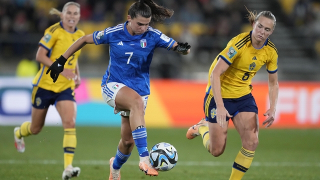 Italy's Sofia Cantore, left, and Sweden's Lina Hurtig vie for the ballduring the Women's World Cup Group G soccer match between the Sweden and Italy in Wellington, New Zealand, Saturday, July 29, 2023. (AP Photo/John Cowpland)