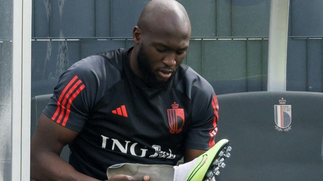 Belgium's Romelu Lukaku prepares his boots as he takes part in a training session of Belgian national football team 'Red Devils' at The Royal Belgian Football Association RBFA's headquarters in Tubize on June 19, 2023, ahead of their UEFA Euro 2024 Group F qualifying match against Estonia on June 20. (Photo by KURT DESPLENTER / Belga / AFP) / Belgium OUT