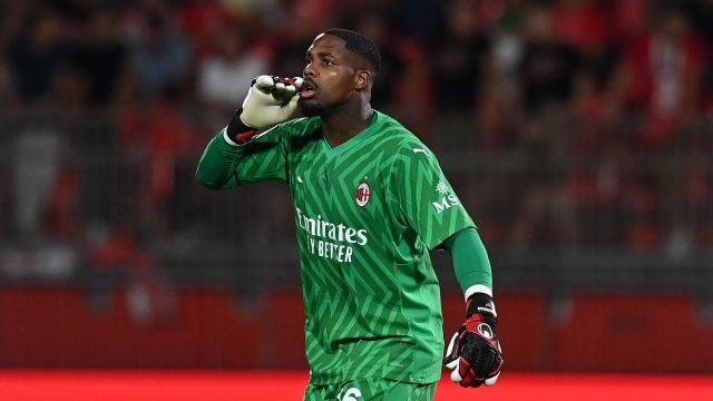 MONZA, ITALY - AUGUST 08:  Mike Maignan of AC Milan in action during the Trofeo Silvio Berlusconi match between AC Monza and AC Milan at U-Power Stadium on August 08, 2023 in Monza, Italy. (Photo by Claudio Villa/AC Milan via Getty Images)