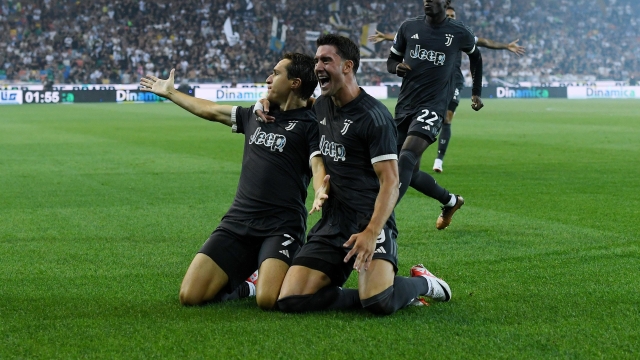 UDINE, ITALY - AUGUST 20: Federico Chiesa of Juventus celebrates with Dusan Vlahovic of Juventus after scoring the team's first goal during the Serie A TIM match between Udinese Calcio and Juventus at Dacia Arena on August 20, 2023 in Udine, Italy. (Photo by Alessandro Sabattini/Getty Images)