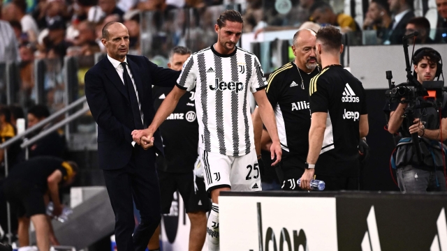 Juventus' Italian coach Massimiliano Allegri (L) comforts Juventus' French midfielder Adrien Rabiot as he leaves the pitch after being injured during the Italian Serie A football match between Juventus and AS Roma on August 27, 2022 at the Juventus stadium in Turin. (Photo by Marco BERTORELLO / AFP)