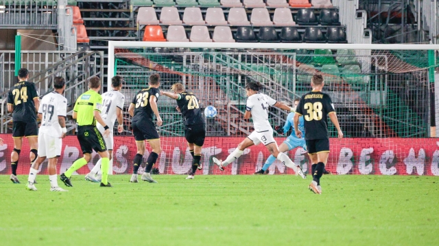 Foto Mattia Radoni/LaPresse 15 Settembre 2023 Venezia, Italia - sport, calcio - Venezia vs Spezia - Campionato di calcio Serie BKT 2023/2024 - Stadio Pier Luigi Penzo. Nella foto: Joel Pohjanpalo (Venezia) segna un goal   September 15, 2023 Venice, Italy - sport, soccer - Venezia vs Spezia - Italian Football Championship League BKT 2023/2024 - Pier Luigi Penzo stadium. In the pic: Joel Pohjanpalo (Venezia) scores a goal