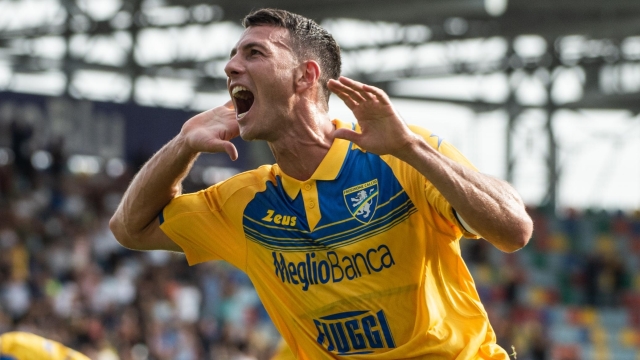 FROSINONE, ITALY - SEPTEMBER 17: Luca Mazzitelli of Frosinone Calcio celebrates after scoring a goal to make it 2-2 during the Serie A TIM match between Frosinone Calcio and US Sassuolo at Stadio Benito Stirpe on September 17, 2023 in Frosinone, Italy. (Photo by Ivan Romano/Getty Images)