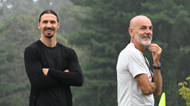 CAIRATE, ITALY - SEPTEMBER 18: Head coach Stefano Pioli of AC Milan and Zlatan Ibrahimovic attend an AC Milan training session at Milanello on September 18, 2023 in Cairate, Italy. (Photo by Claudio Villa/AC Milan via Getty Images)