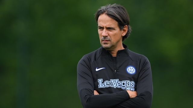 COMO, ITALY - SEPTEMBER 21: Head Coach Simone Inzaghi of FC Internazionale looks on during the FC Internazionale training session at Suning Training Centre at Appiano Gentile on September 21, 2023 in Como, Italy. (Photo by Mattia Pistoia - Inter/Inter via Getty Images)