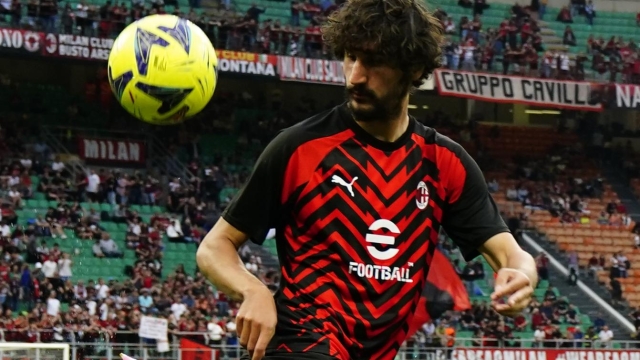 MILAN, ITALY - JUNE 04: Yacine Adli of AC Milan warms up prior to the Serie A match between AC MIlan and Hellas Verona at Stadio Giuseppe Meazza on June 04, 2023 in Milan, Italy. (Photo by Pier Marco Tacca/AC Milan via Getty Images)